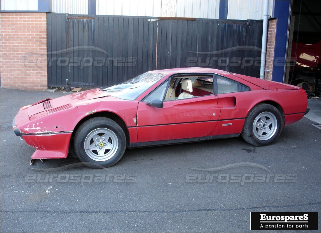 ferrari 308 quattrovalvole (1985) in preparazione per lo smantellamento presso eurospares