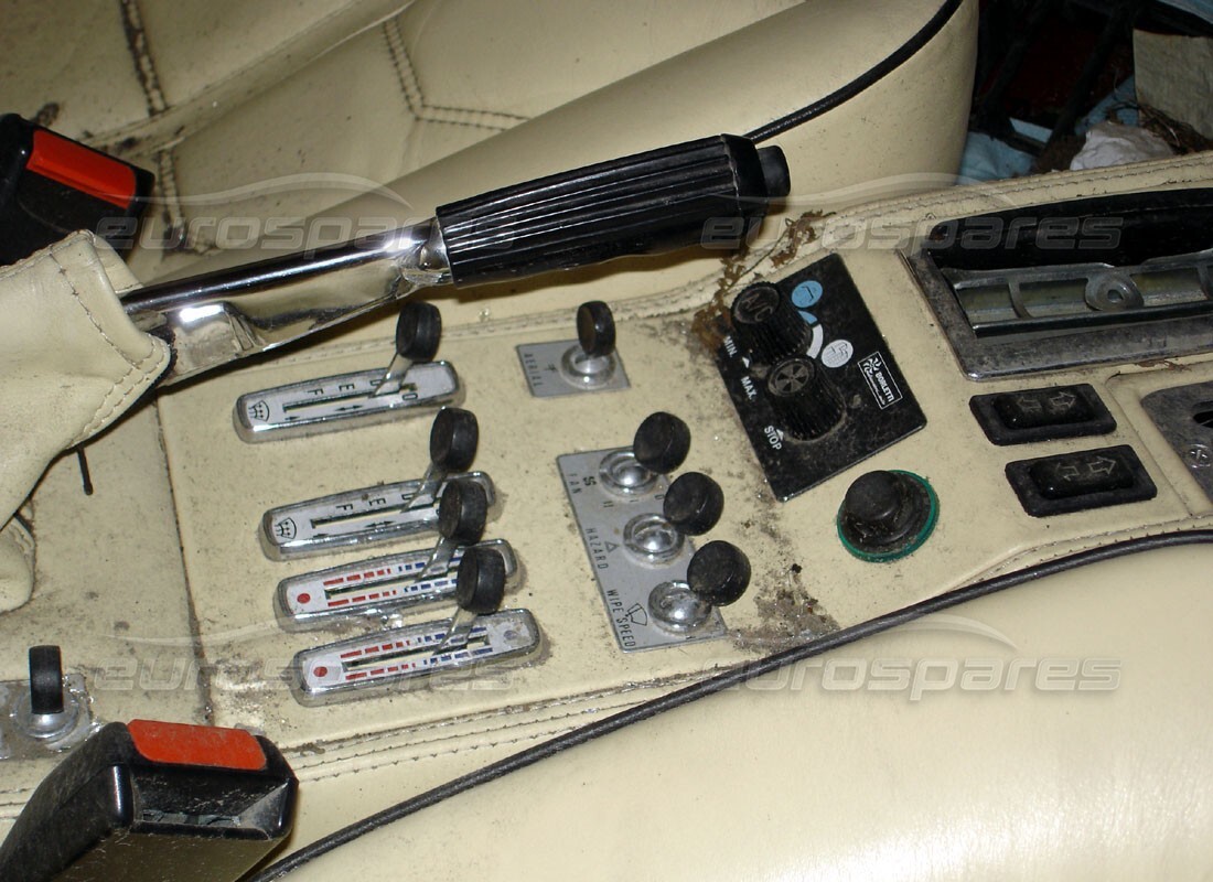 ferrari 308 quattrovalvole (1985) con 29,151 miles, in preparazione per lo smantellamento di #7