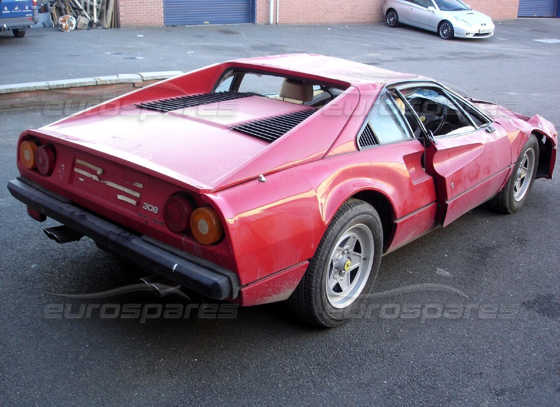 ferrari 308 quattrovalvole (1985) con 29,151 miles, in preparazione per lo smantellamento di #4