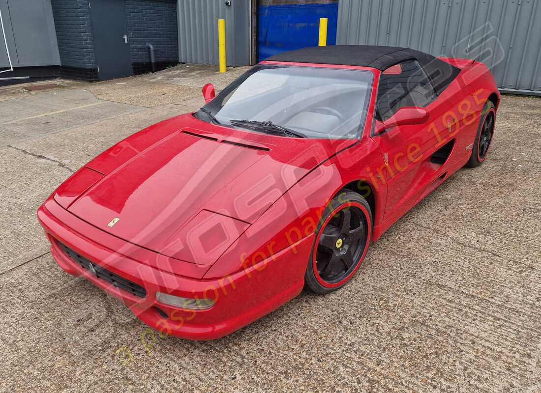 ferrari 355 (2.7 motronic) in preparazione per lo smantellamento presso eurospares