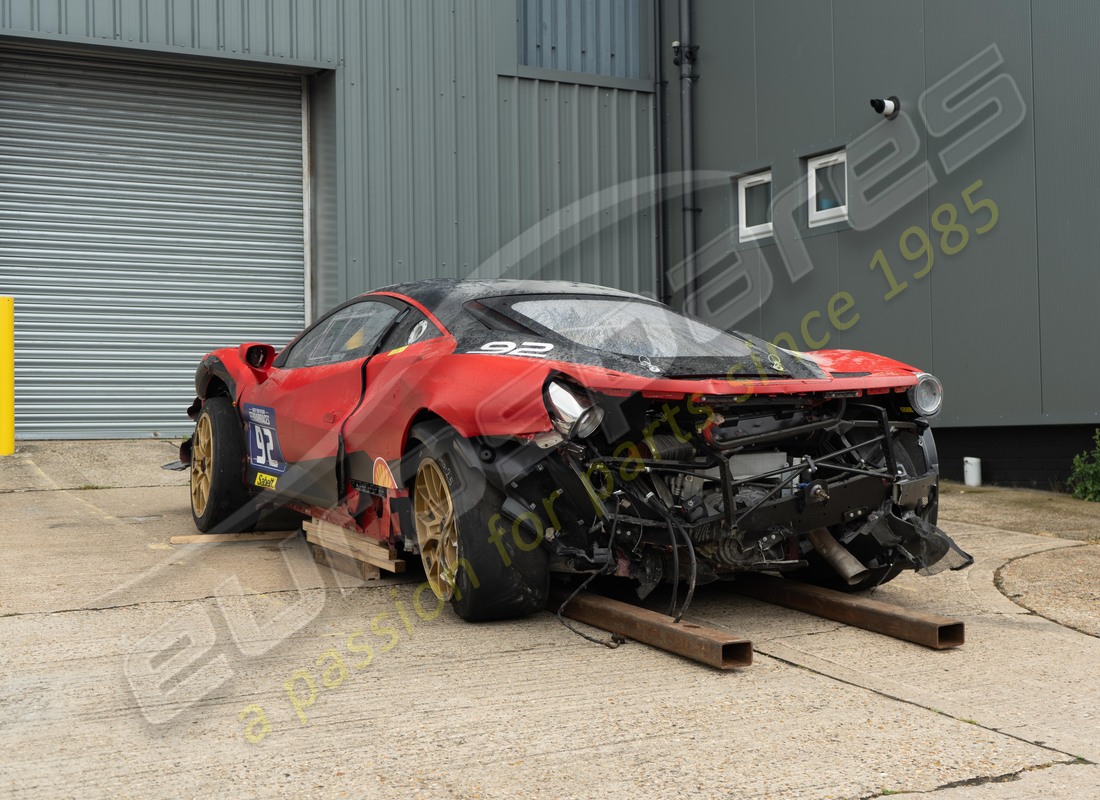 ferrari 488 challenge con 3900km, in preparazione per lo smantellamento di #3