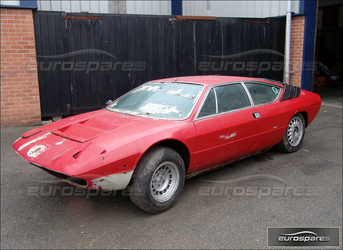 lamborghini urraco p250 / p250s in preparazione per lo smantellamento presso eurospares