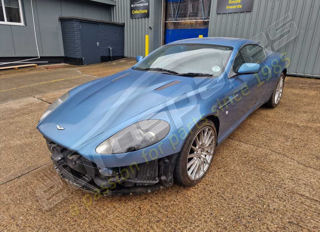 aston martin db9 (2007) in preparazione per lo smantellamento presso eurospares