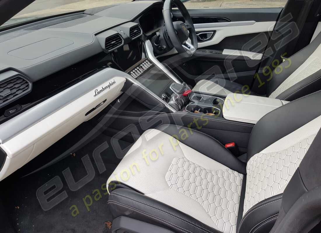 lamborghini urus (2020) con 16,266 miles, in preparazione per lo smantellamento di #10