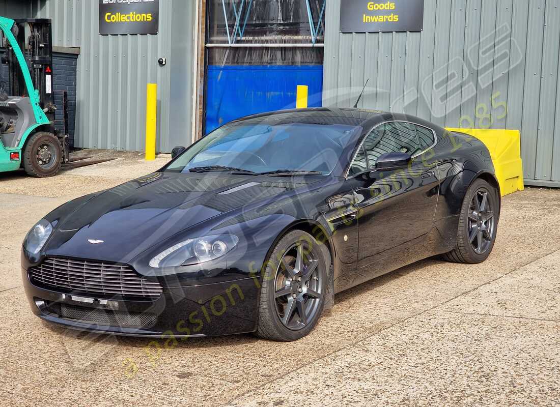 aston martin v8 vantage (2006) in preparazione per lo smantellamento presso eurospares