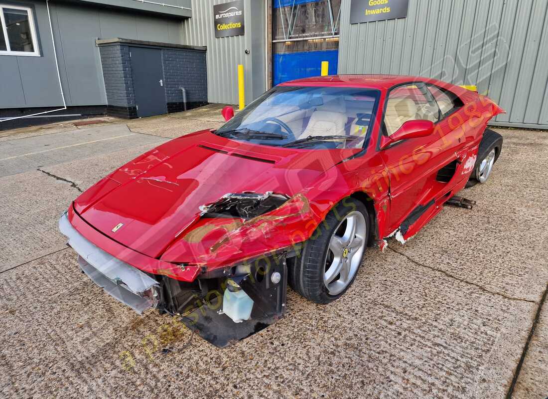 ferrari 355 (5.2 motronic) in preparazione per lo smantellamento presso eurospares