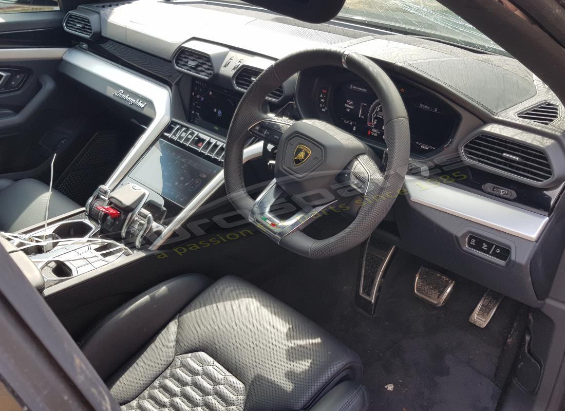 lamborghini urus (2019) con 7,805 miles, in preparazione per lo smantellamento di #13