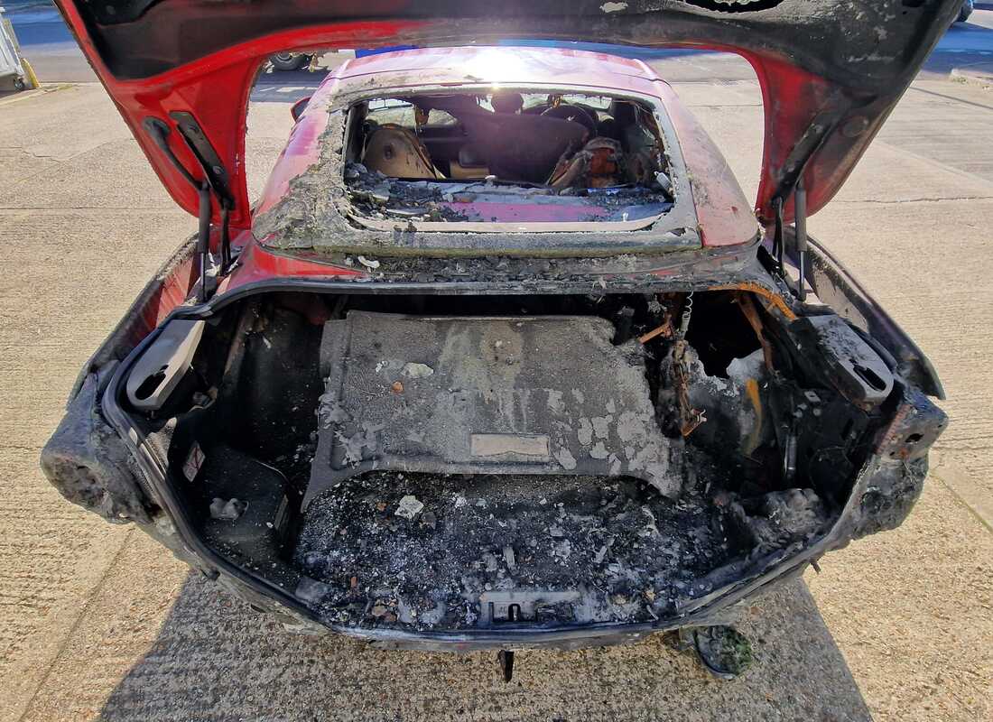 ferrari portofino m con 2000 miglia, in preparazione per lo smantellamento di #12
