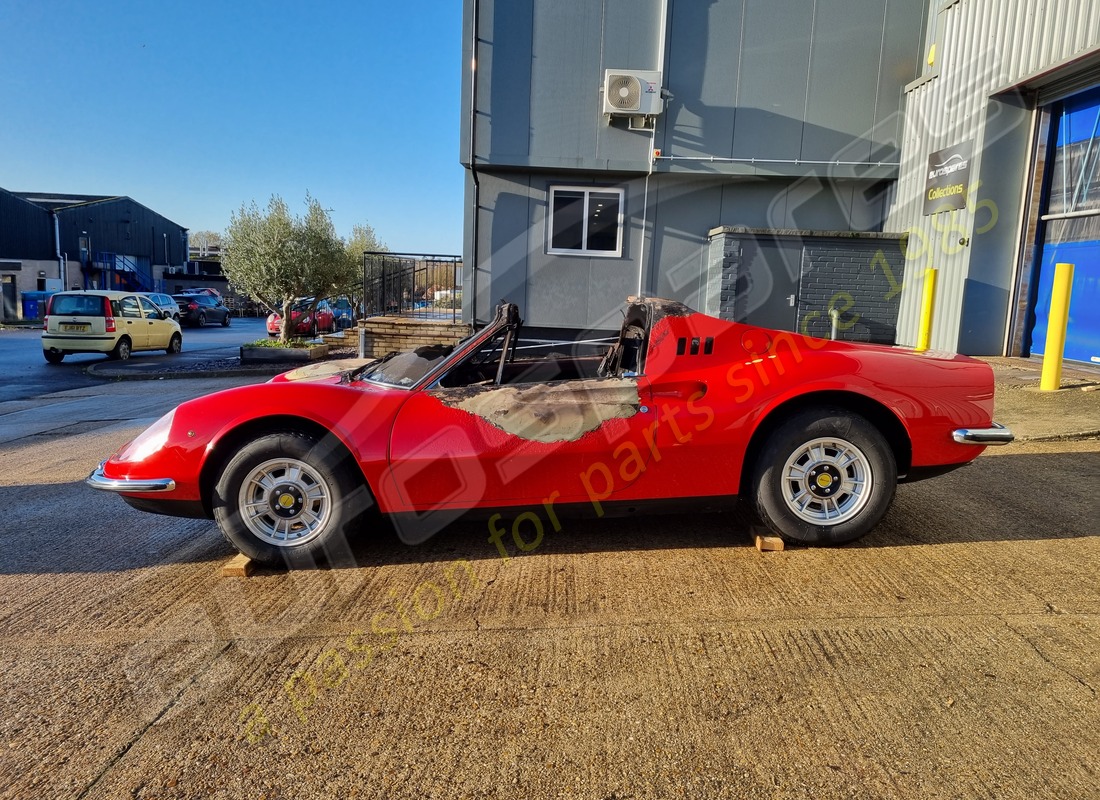 ferrari 246 dino (1975) con 58,145 miles, in preparazione per lo smantellamento di #2