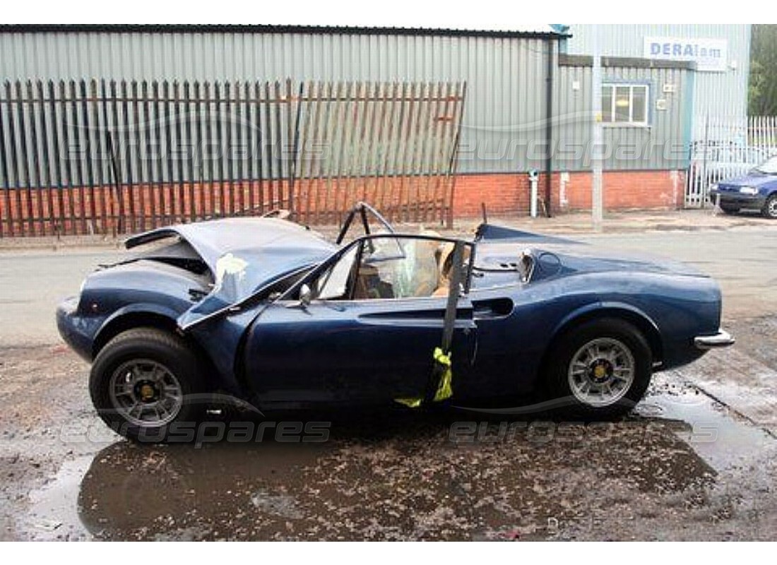 ferrari 246 dino (1975) con sconosciuto, in preparazione per lo smantellamento di #5