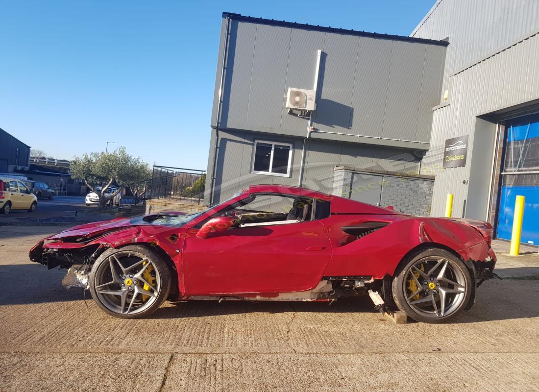 ferrari f8 spider con 940 miglia, in preparazione per lo smantellamento di #3