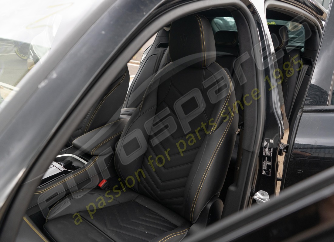 maserati grecale modena (2023) con 3233, in preparazione per lo smantellamento di #12