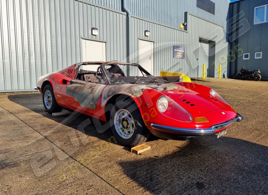 ferrari 246 dino (1975) con 58,145 miles, in preparazione per lo smantellamento di #7