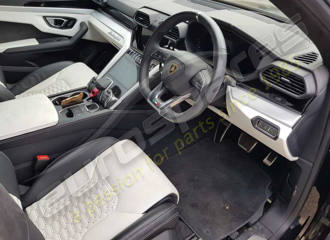 lamborghini urus (2020) con 16,266 miles, in preparazione per lo smantellamento di #9