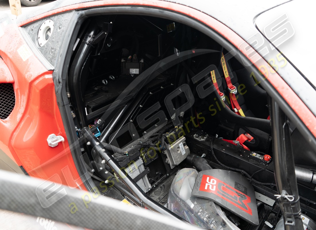 ferrari 488 challenge con 3900km, in preparazione per lo smantellamento di #19
