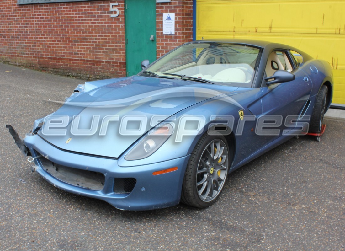 ferrari 599 gtb fiorano (europe) in preparazione per lo smantellamento presso eurospares