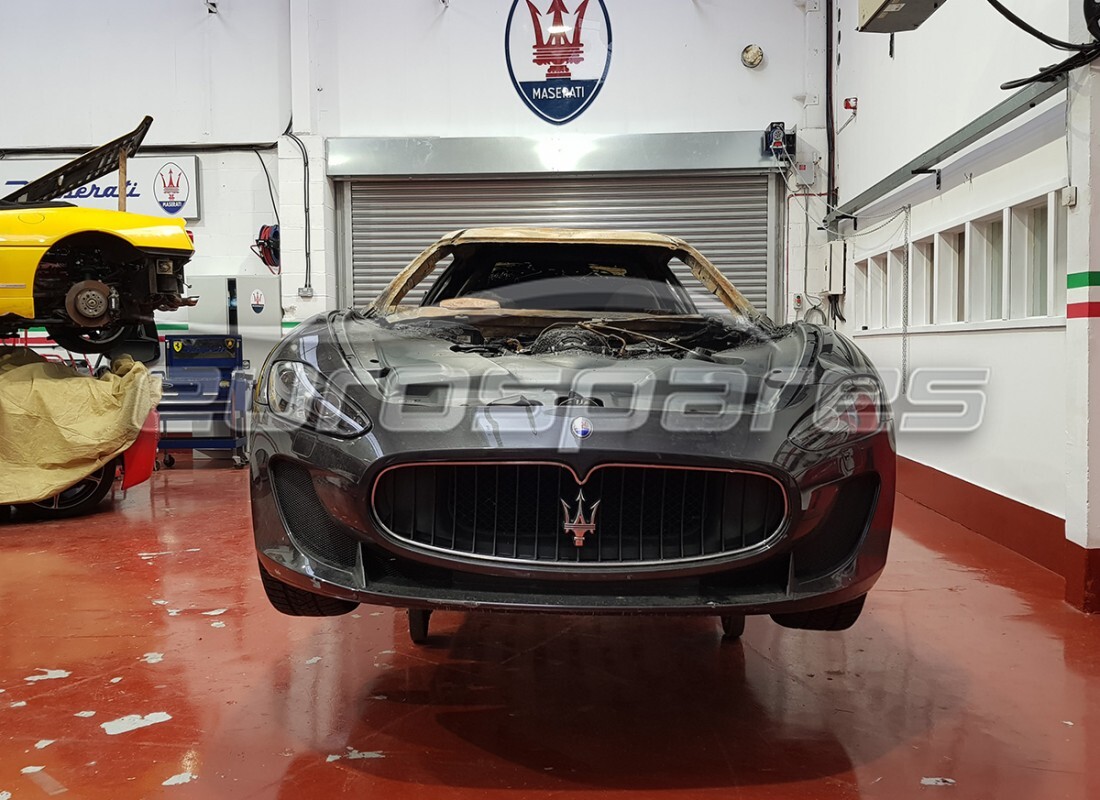 maserati granturismo mc stradale (2011) con 14,000 chilometri, in preparazione per lo smantellamento #6