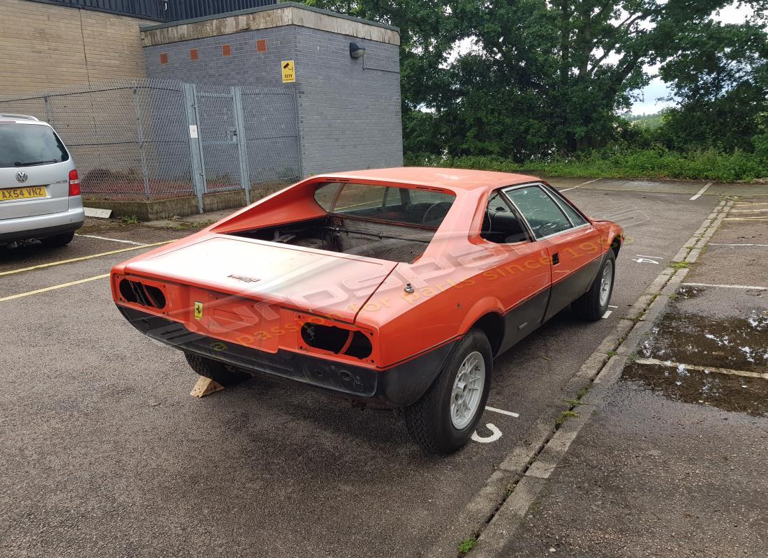 ferrari 308 gt4 dino (1976) con sconosciuto, in preparazione per lo smantellamento di #5