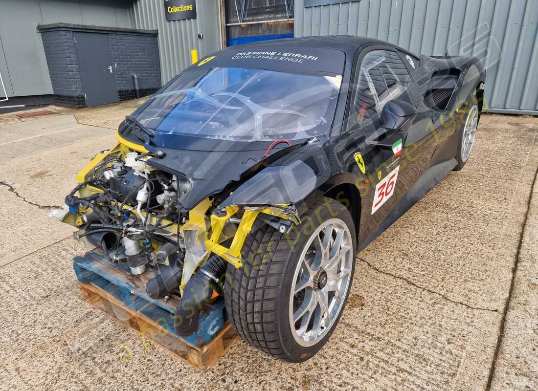 ferrari 488 challenge in preparazione per lo smantellamento presso eurospares