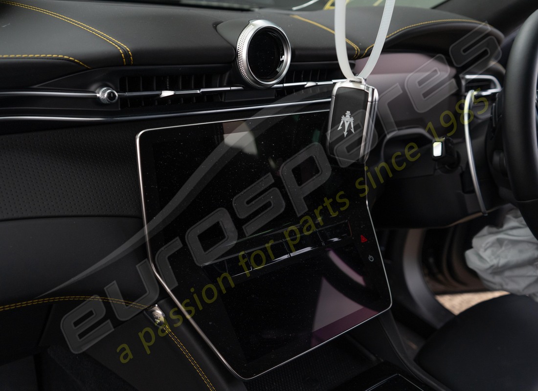 maserati grecale modena (2023) con 3233, in preparazione per lo smantellamento di #18