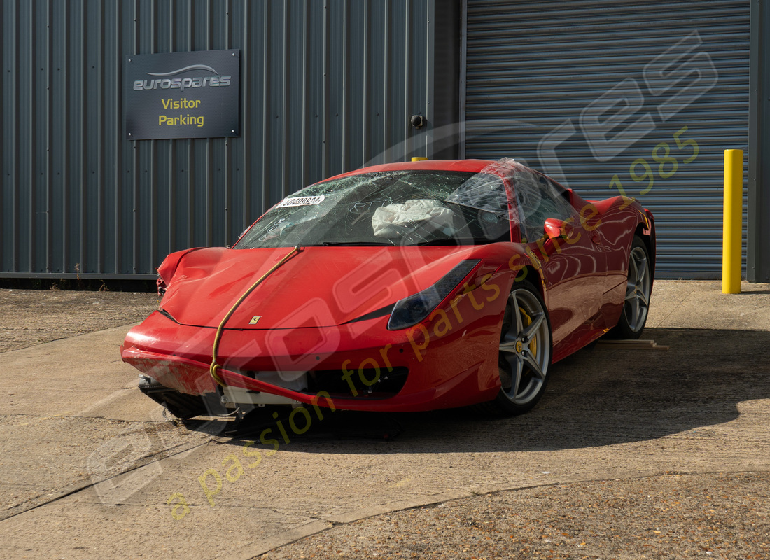 ferrari 458 italia (rhd) in preparazione per lo smantellamento presso eurospares