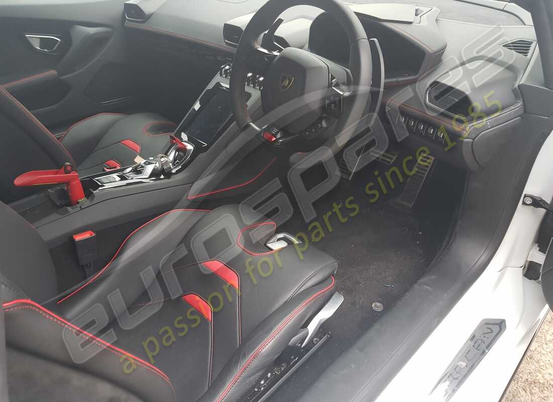 lamborghini 2020 (evo coupe) con 5,415 miles, in preparazione per lo smantellamento di #9