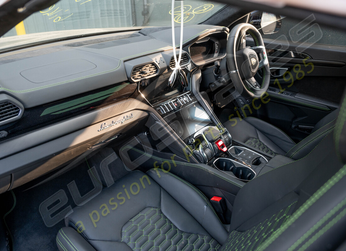 lamborghini urus (2022) con 11402, in preparazione per lo smantellamento #10