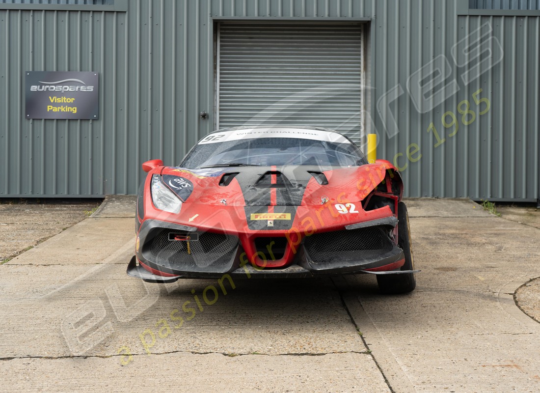 ferrari 488 challenge con 3900km, in preparazione per lo smantellamento di #8
