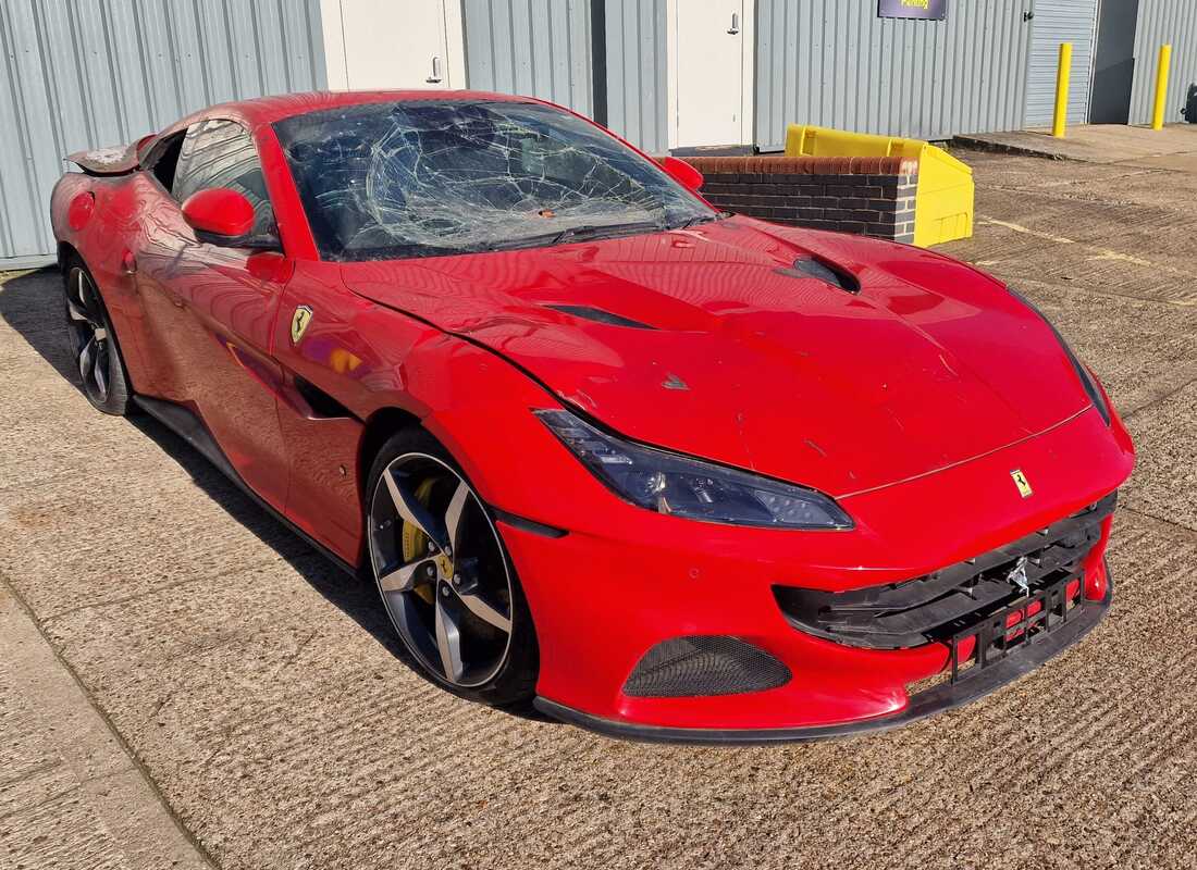 ferrari portofino m con 2000 miglia, in preparazione per lo smantellamento di #7