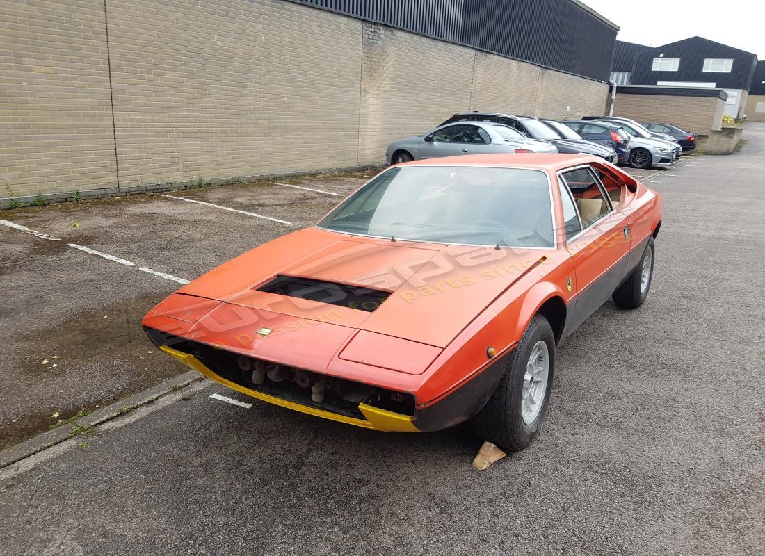 ferrari 308 gt4 dino (1976) con sconosciuto, in preparazione per lo smantellamento di #1