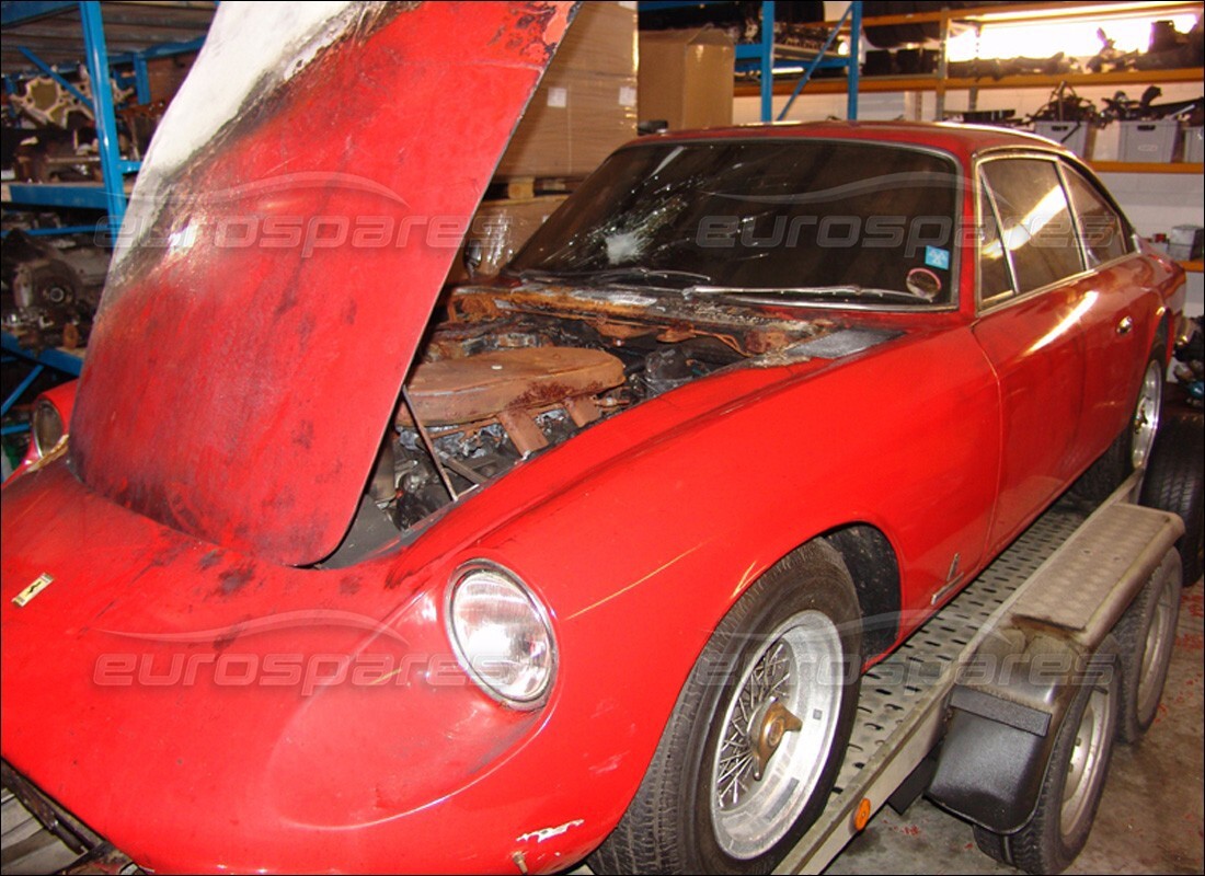 ferrari 365 gt 2+2 (mechanical) in preparazione per lo smantellamento presso eurospares