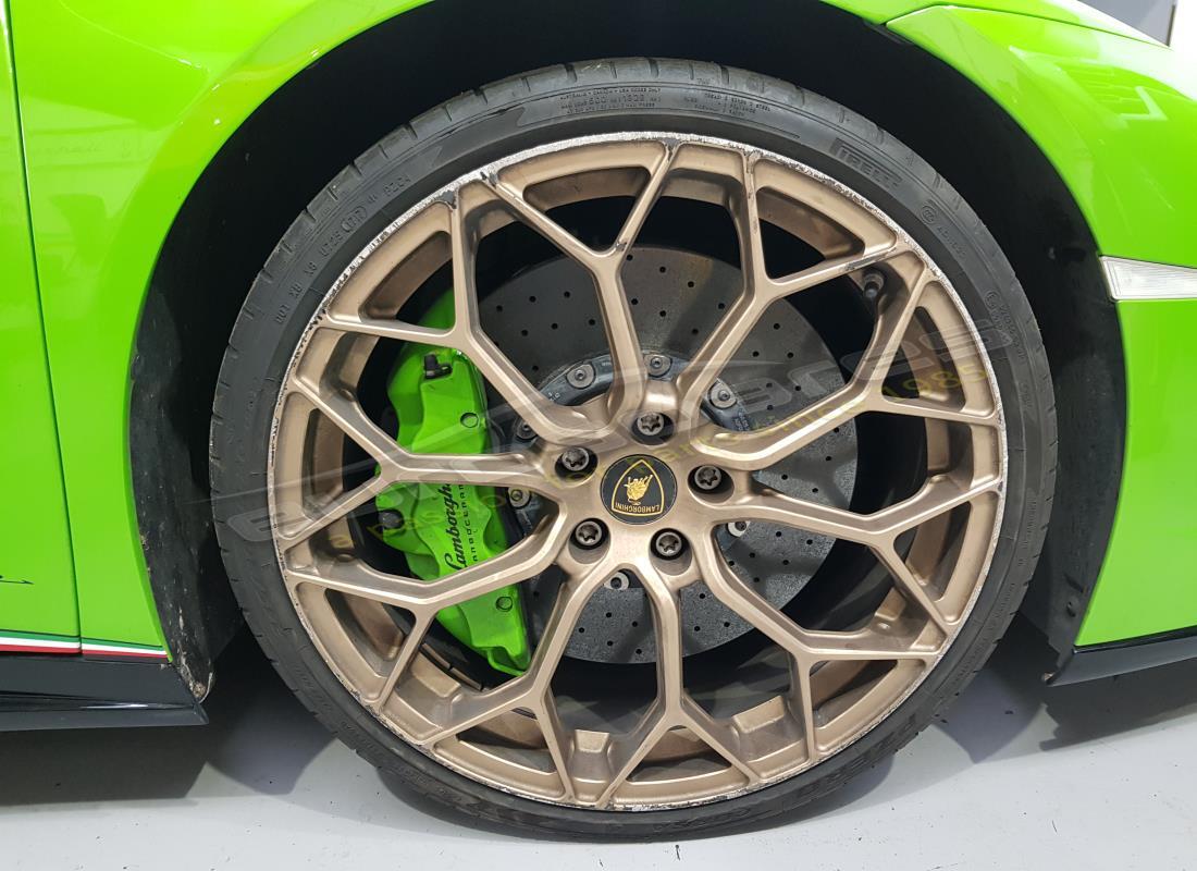 lamborghini performante coupe (2018) con 6,976 miles, in preparazione per lo smantellamento di #17