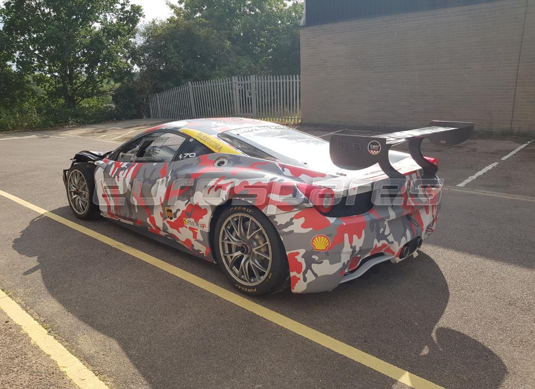 ferrari 458 challenge con sconosciuto, in preparazione per lo smantellamento di #3