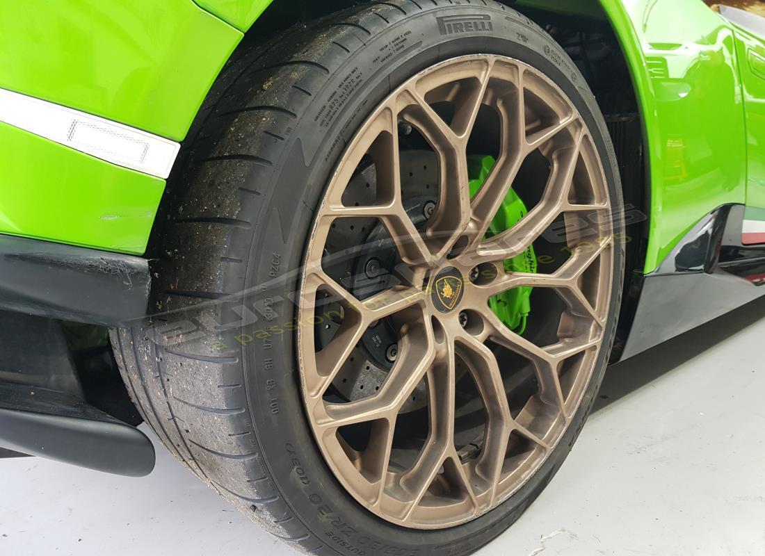 lamborghini performante coupe (2018) con 6,976 miles, in preparazione per lo smantellamento di #18