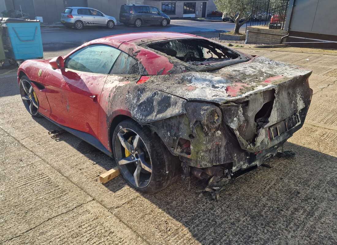 ferrari portofino m con 2000 miglia, in preparazione per lo smantellamento di #3