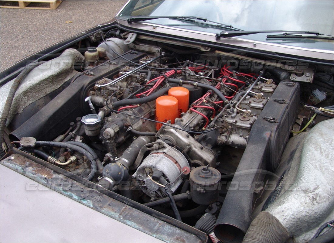 ferrari 365 gt4 2+2 (1973) con 74,889 miles, in preparazione per lo smantellamento di #2