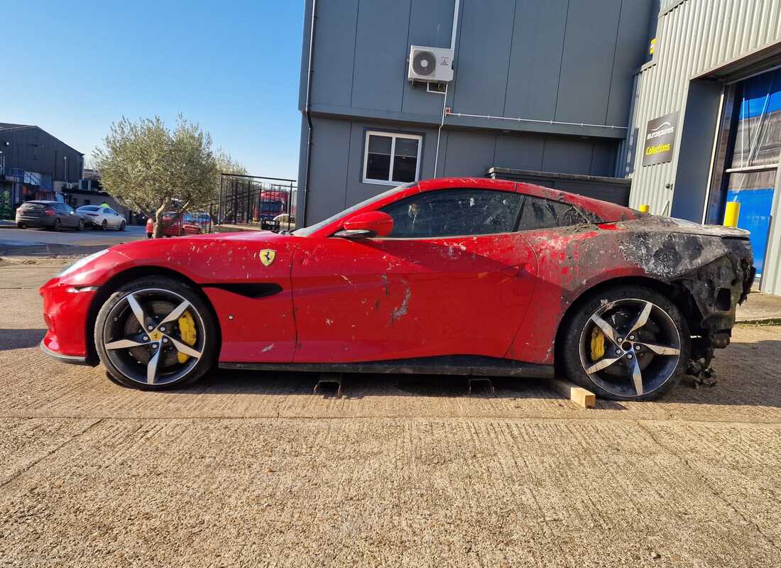 ferrari portofino m con 2000 miglia, in preparazione per lo smantellamento di #2
