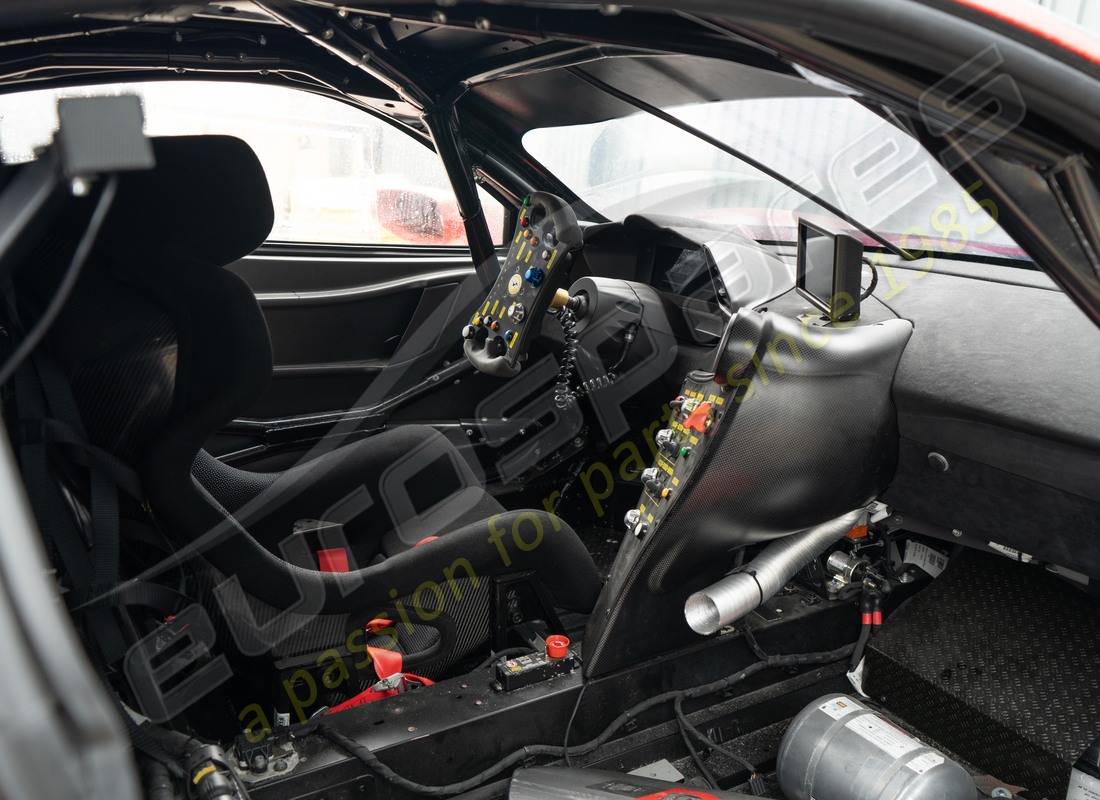 ferrari 488 challenge con 3900km, in preparazione per lo smantellamento di #18