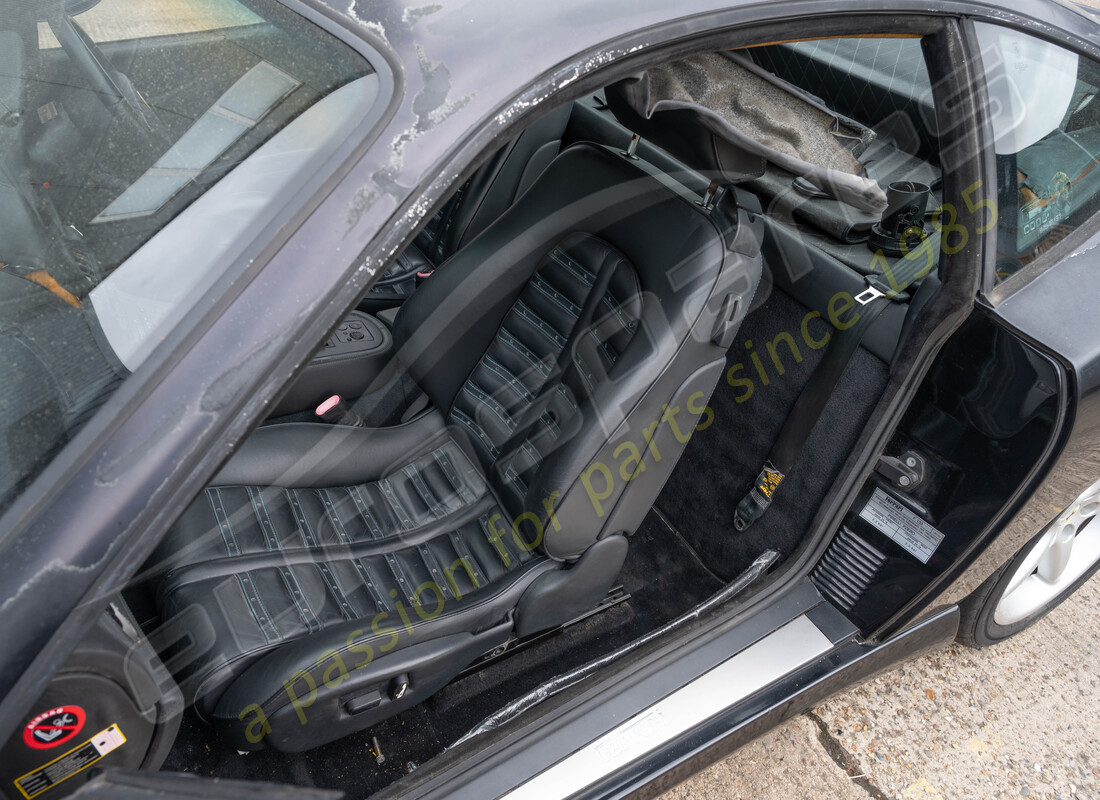 ferrari 550 maranello con 122523, in preparazione per lo smantellamento di #12