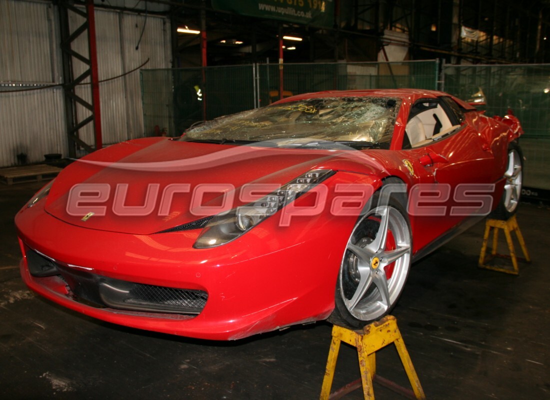 ferrari 458 spider (europe) in preparazione per lo smantellamento presso eurospares