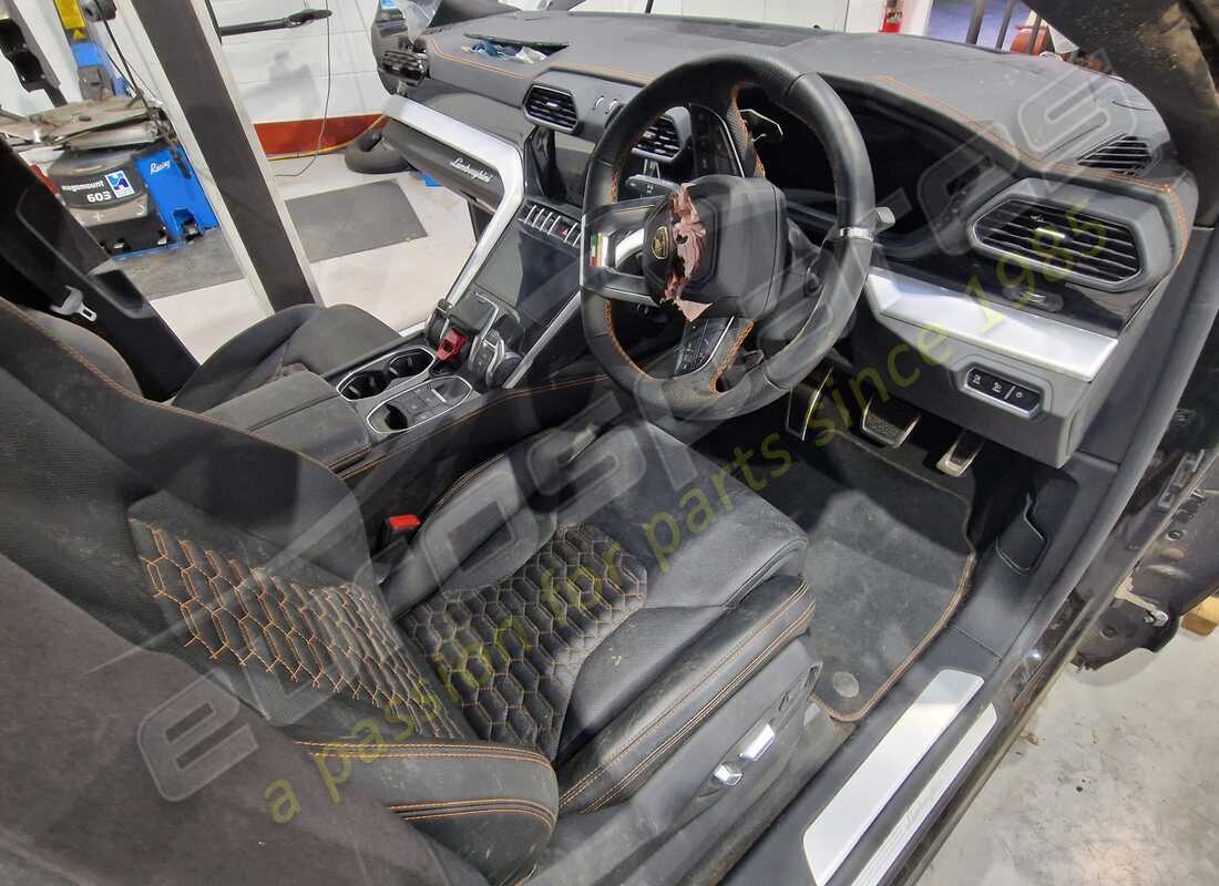 lamborghini urus (2020) con 7,343 miles, in preparazione per lo smantellamento di #9