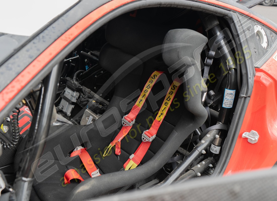 ferrari 488 challenge con 3900km, in preparazione per lo smantellamento di #12