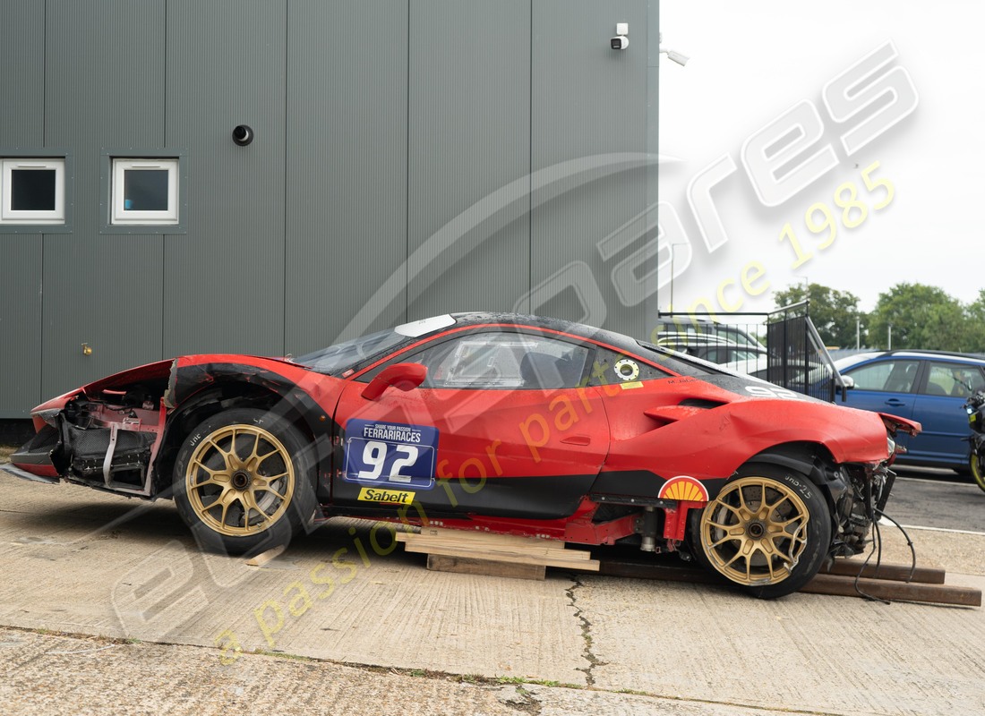 ferrari 488 challenge con 3900km, in preparazione per lo smantellamento di #2