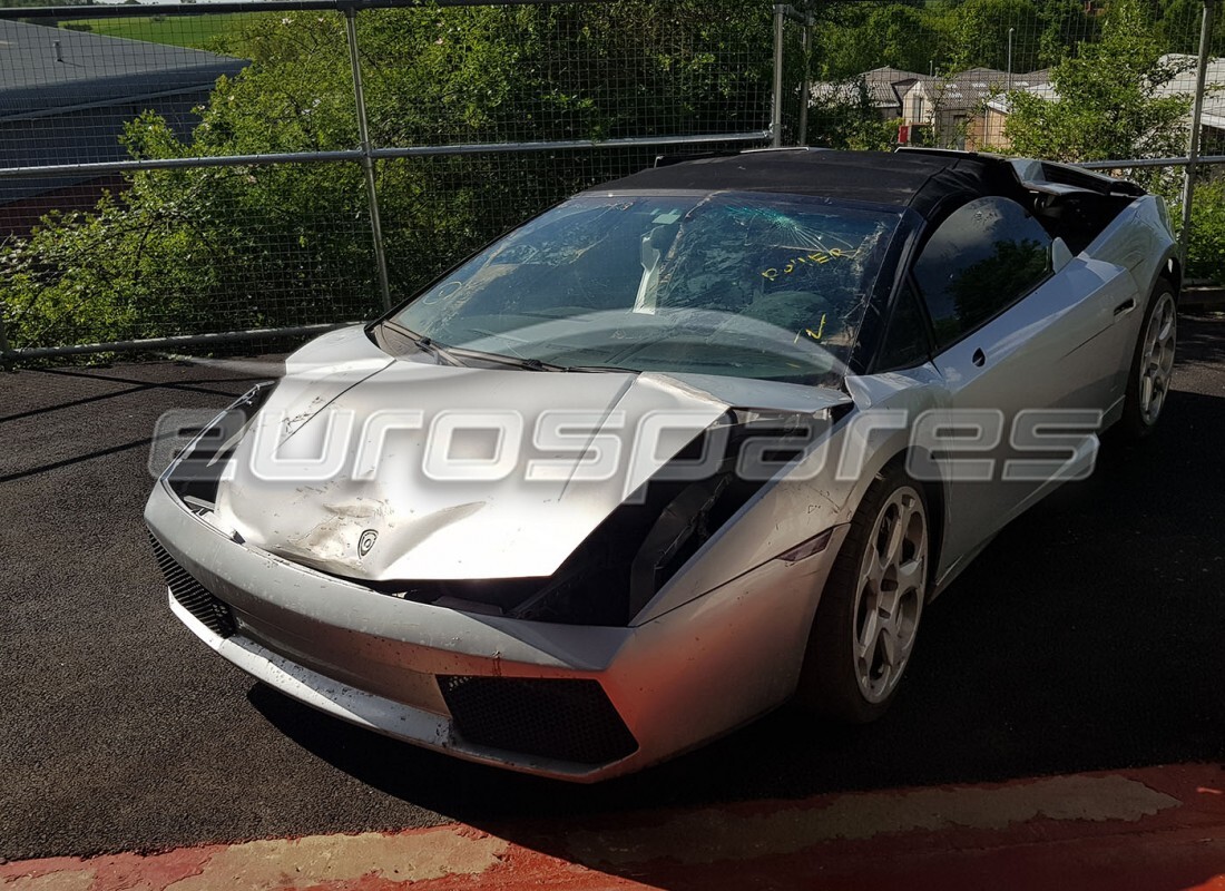 lamborghini gallardo spyder (2006) in preparazione per lo smantellamento presso eurospares