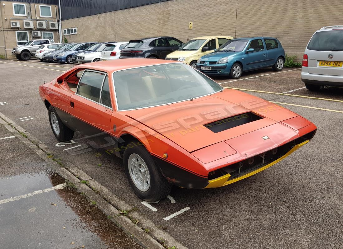 ferrari 308 gt4 dino (1976) con sconosciuto, in preparazione per lo smantellamento di #7