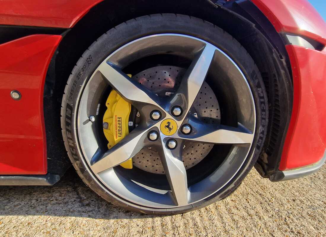 ferrari portofino m con 2000 miglia, in preparazione per lo smantellamento di #17