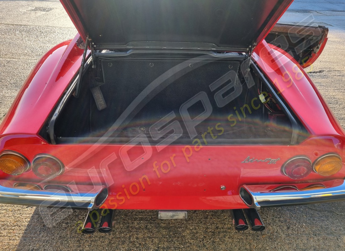 ferrari 246 dino (1975) con 58,145 miles, in preparazione per lo smantellamento di #22
