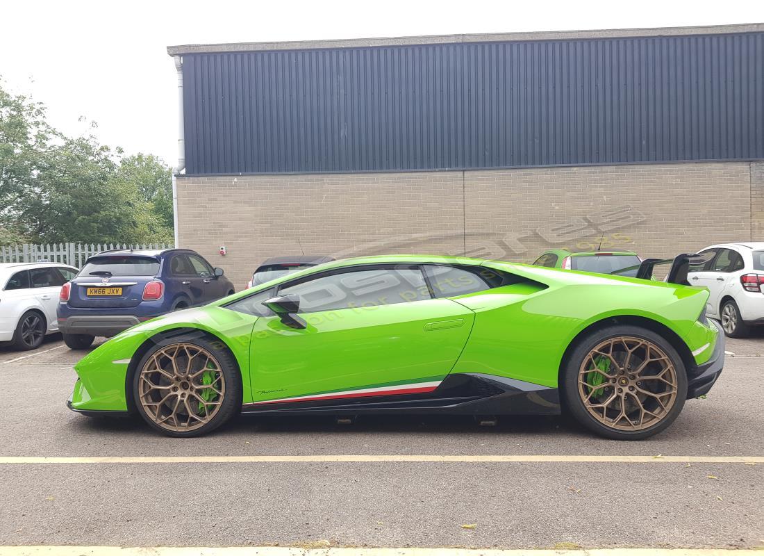 lamborghini performante coupe (2018) con 6,976 miles, in preparazione per lo smantellamento di #2