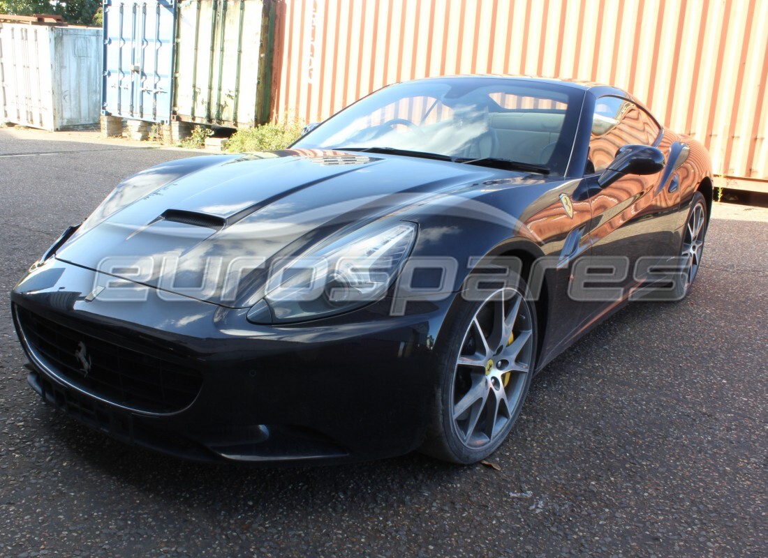 ferrari california (europe) in preparazione per lo smantellamento presso eurospares