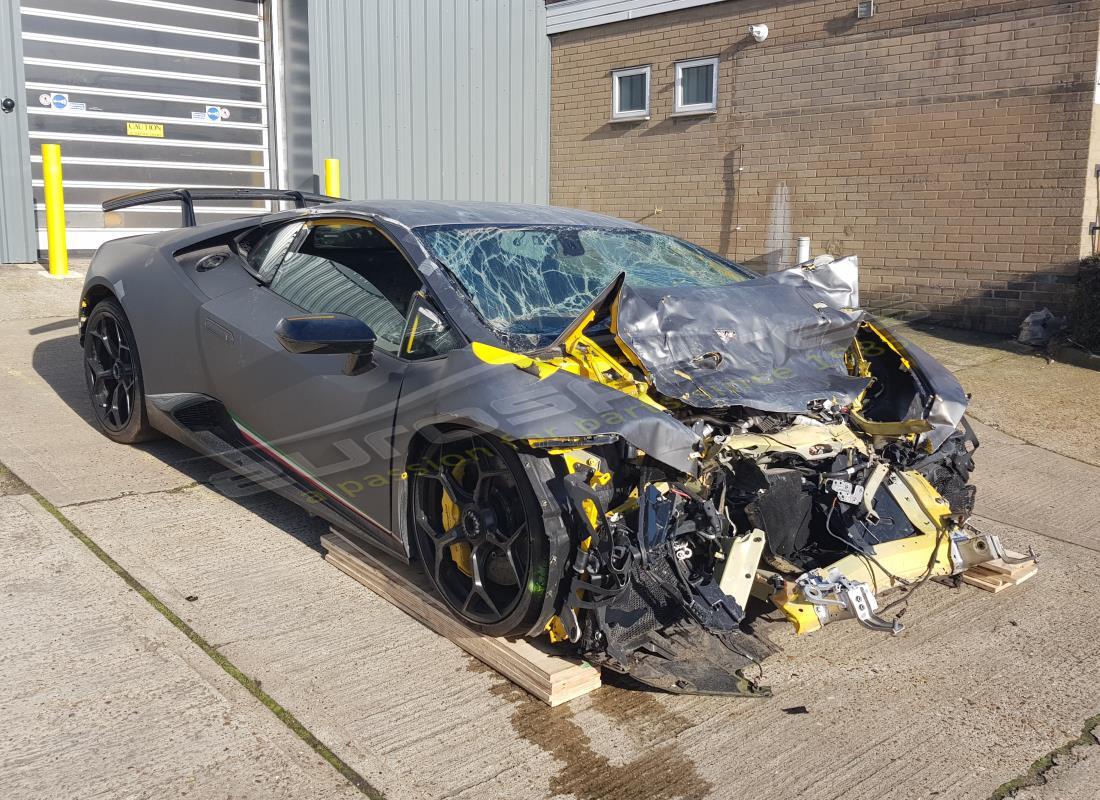 lamborghini performante coupe (2018) con 0 miglia, in preparazione per lo smantellamento di #7